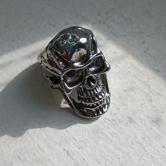 SKULL RING LARGE chunky skull GOTH ring - Picture 1 of 9